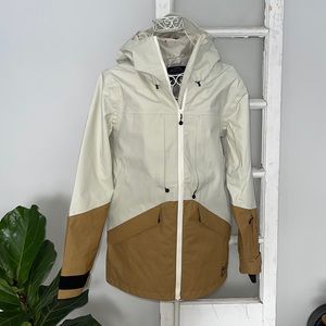 Saga Tek outdoor adventure coat NWOT